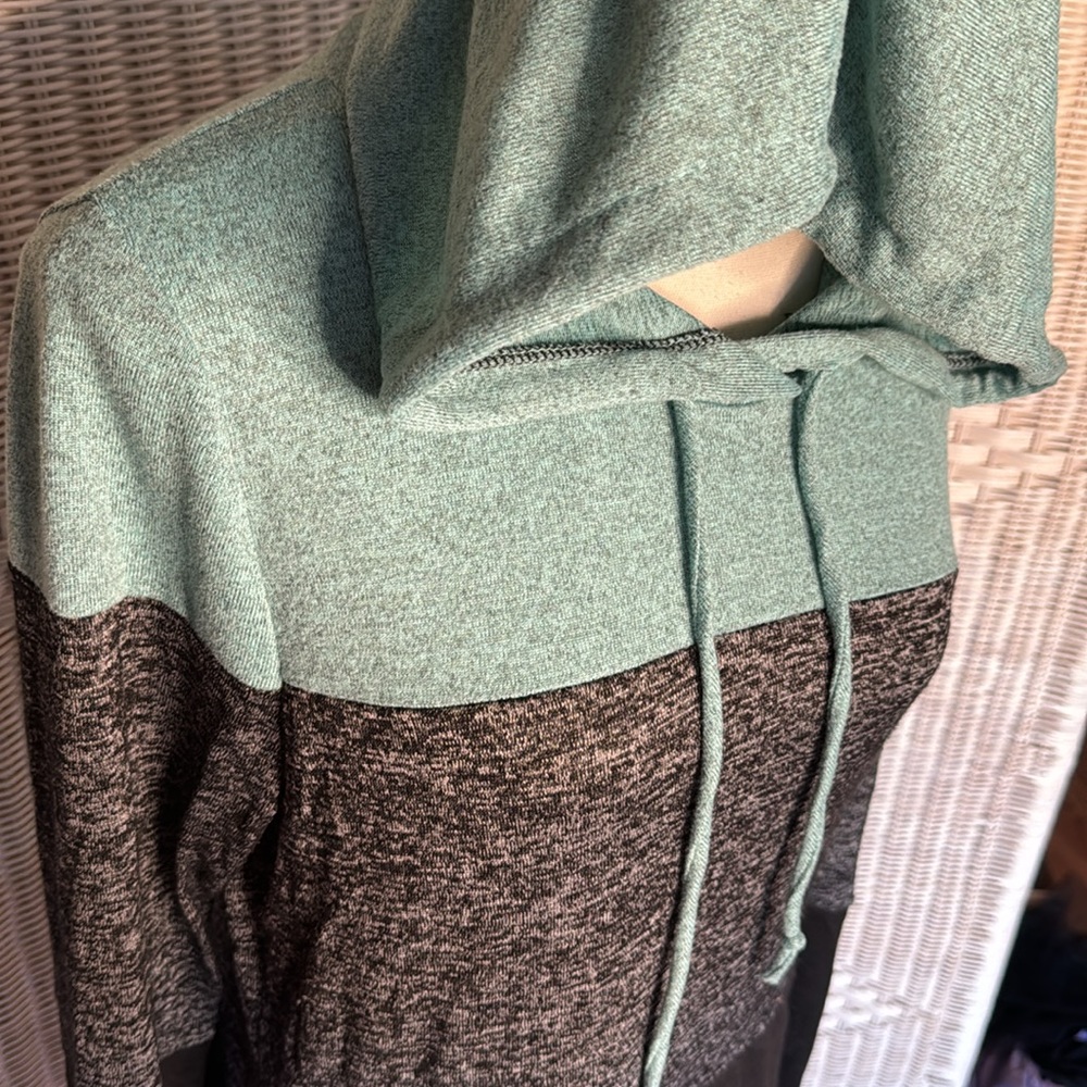 Colorblock hooded pullover - Picture 3 of 5